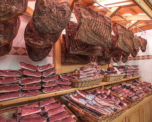 Negozio al dettaglio con specialità altoatesine Negozio al dettaglio con specialità altoatesine