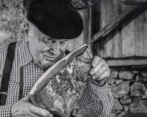 Koflers Delikatessen Walter Kofler avec morceau de speck Koflers Delikatessen Walter Kofler avec morceau de speck